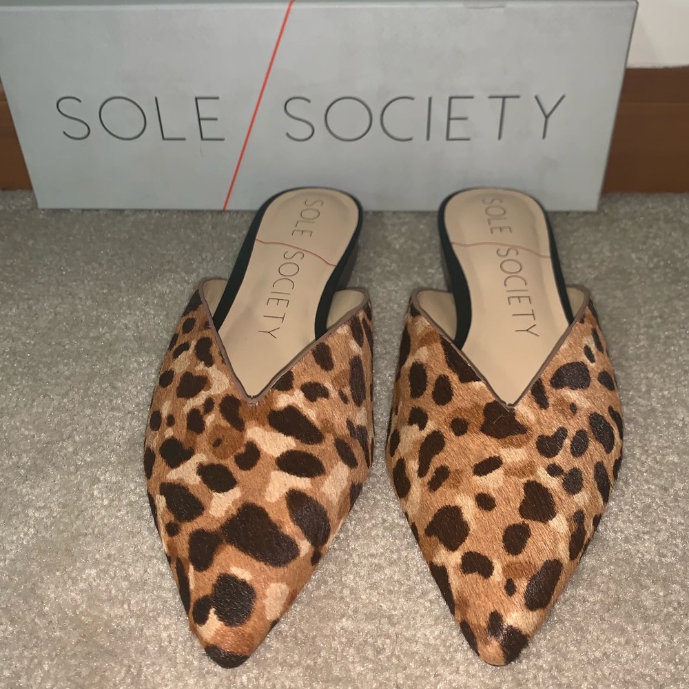 Cute chic flats/slip ons, SOLD OUT & never worn